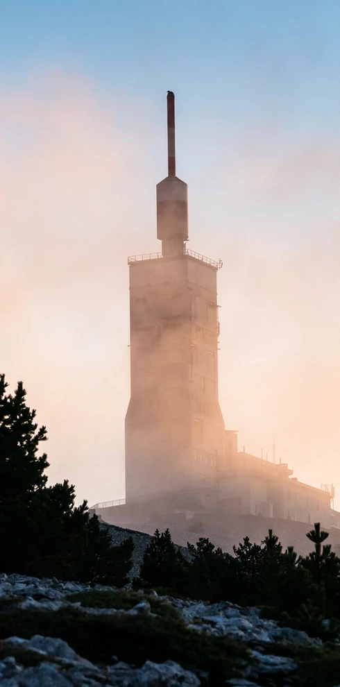 Sommet du Mont-Ventoux sous le brouillard  © Rosso