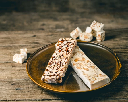 Nougat noir et nougat blanc de Sault  © O'Brien