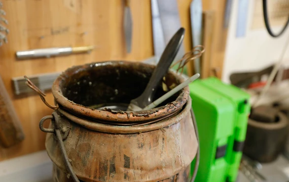 Atelier d'un artisan d'art en Vaucluse  © Hocquel