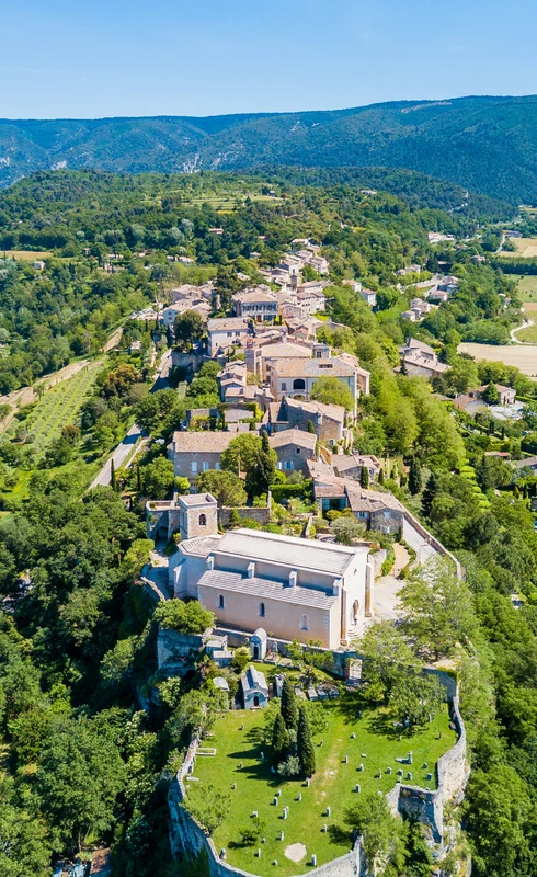 Ménerbes, village du Vaucluse  © Lezbroz