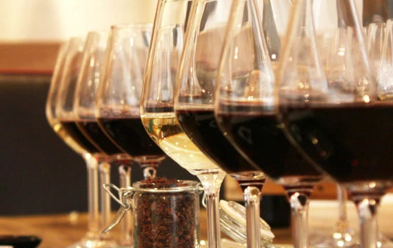 Verres de vins de la Vallée du Rhône  © Gillet